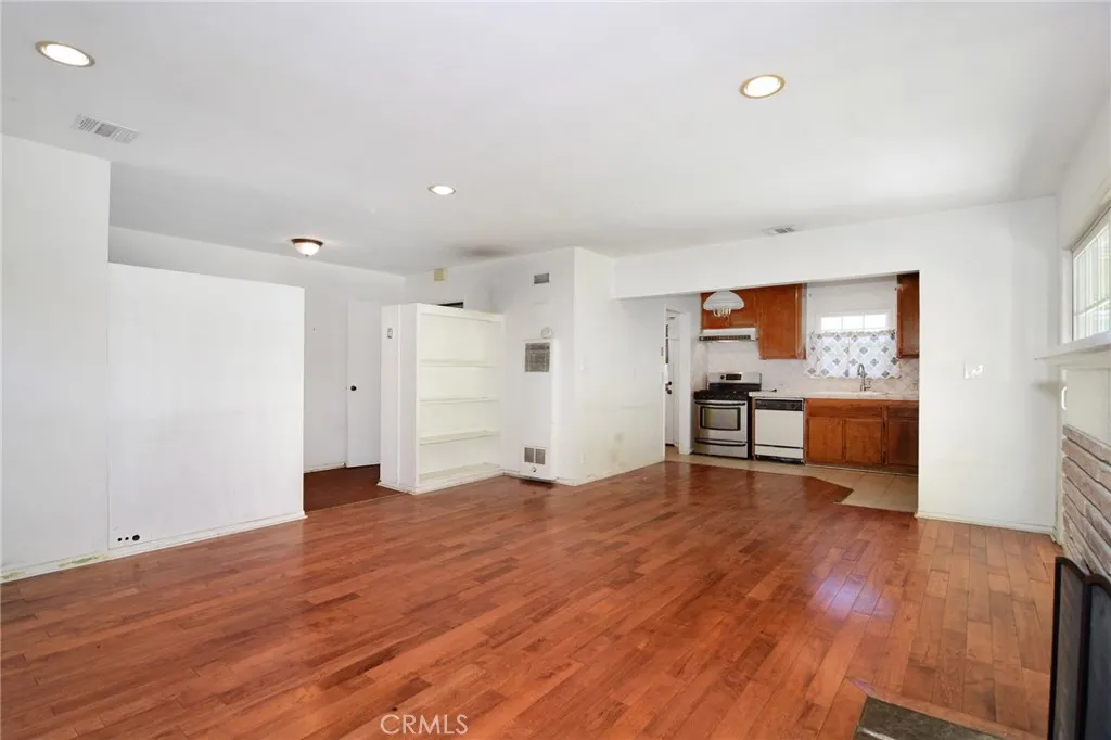 22716 Berdon Street, Woodland Hills, California 91367 home-pic-4