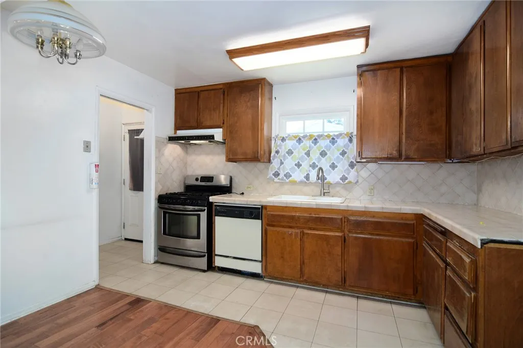 22716 Berdon Street, Woodland Hills, California 91367 home-pic-6
