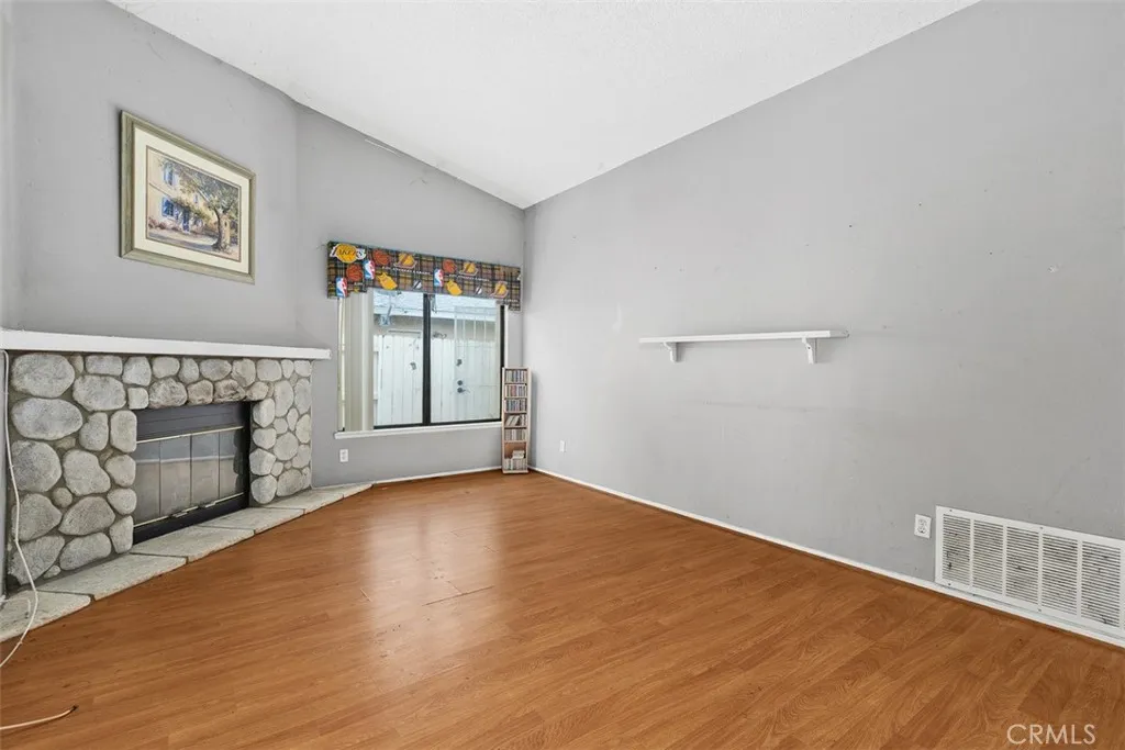 407 Westminister, San Jacinto, California 92583 home-pic-8