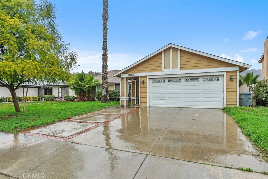 407 Westminister, San Jacinto, California 92583 home-pic-3