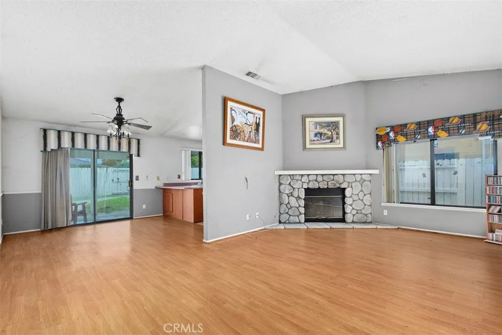 407 Westminister, San Jacinto, California 92583 home-pic-6