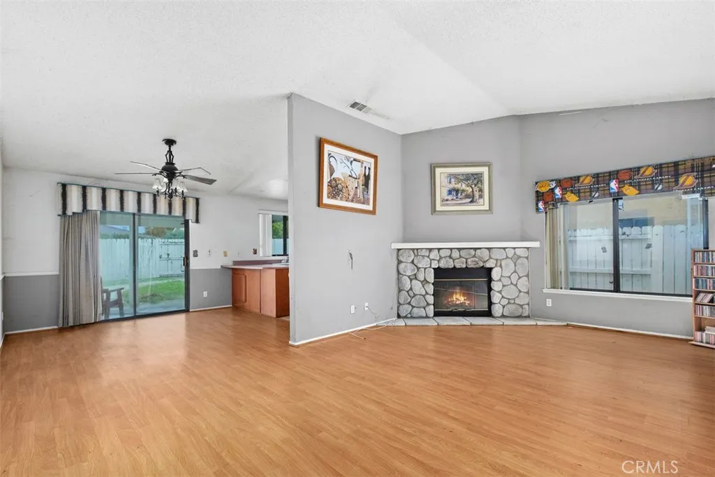 407 Westminister, San Jacinto, California 92583 home-pic-5