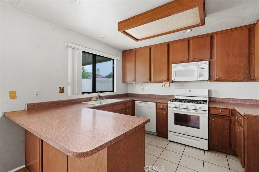 407 Westminister, San Jacinto, California 92583 home-pic-13