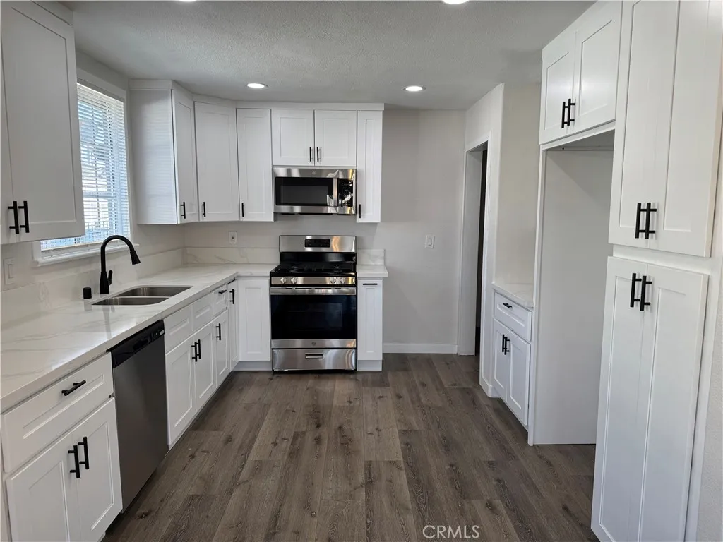 1346 W 92nd, Los Angeles, California 90044 home-pic-4