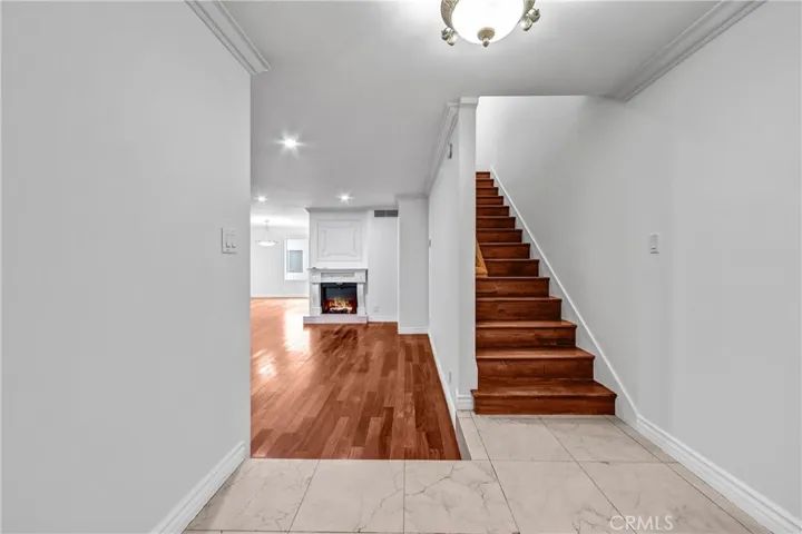 9637 Via Rimini 121, Burbank, California 91504