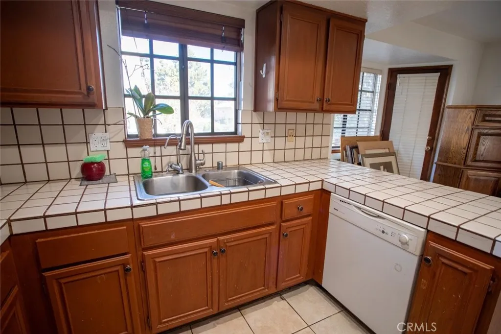 5327 Wilkinson Avenue 6, Valley Village, California 91607 home-pic-12