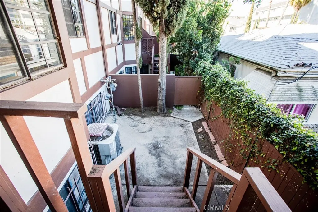 5327 Wilkinson Avenue 6, Valley Village, California 91607 home-pic-33