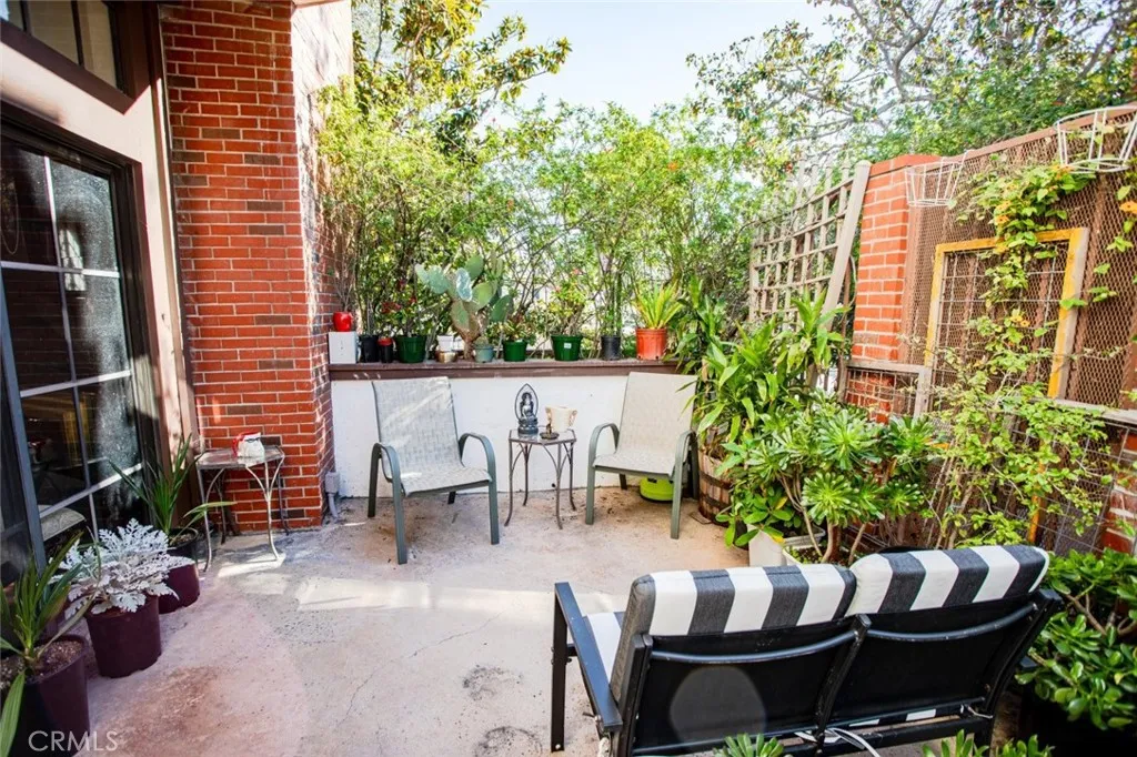 5327 Wilkinson Avenue 6, Valley Village, California 91607 home-pic-35