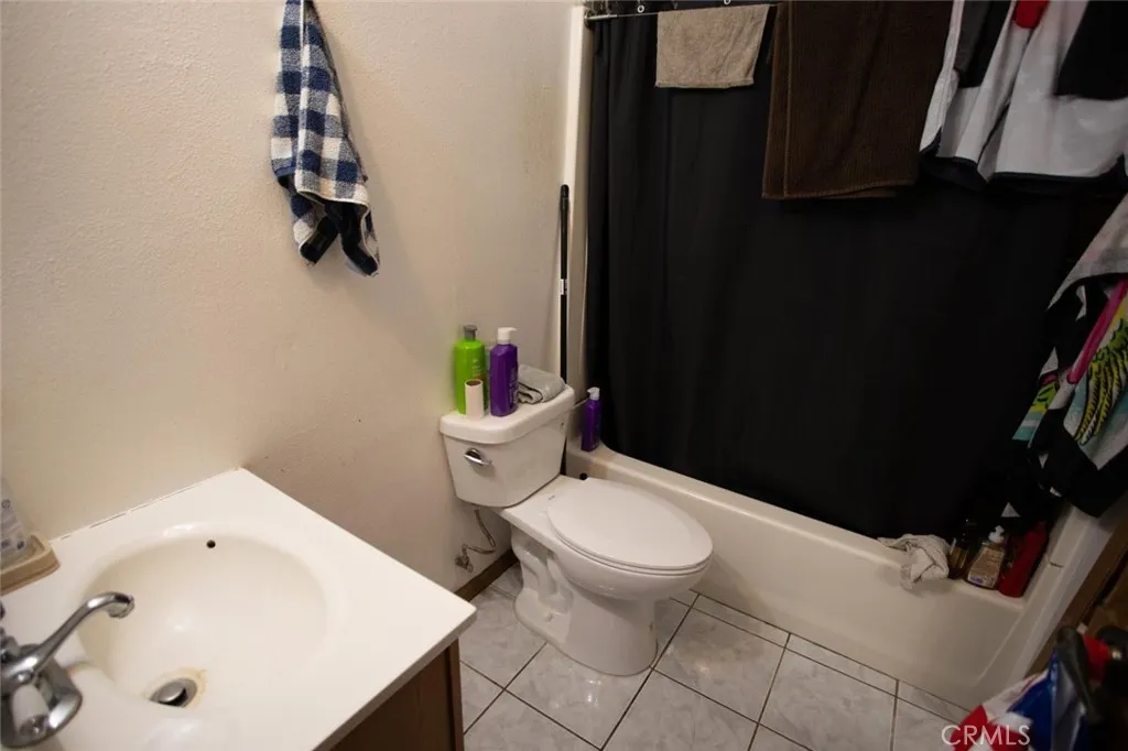5327 Wilkinson Avenue 6, Valley Village, California 91607 home-pic-28