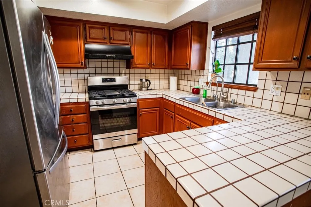 5327 Wilkinson Avenue 6, Valley Village, California 91607 home-pic-11