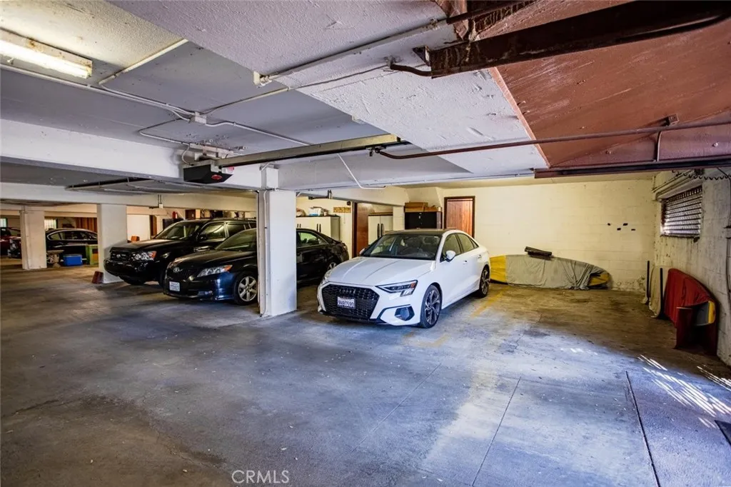5327 Wilkinson Avenue 6, Valley Village, California 91607 home-pic-31