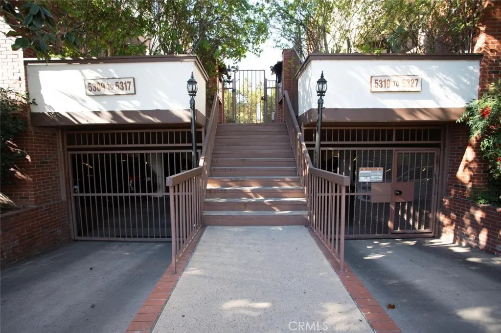 5327 Wilkinson Avenue 6, Valley Village, California 91607 home-pic-38