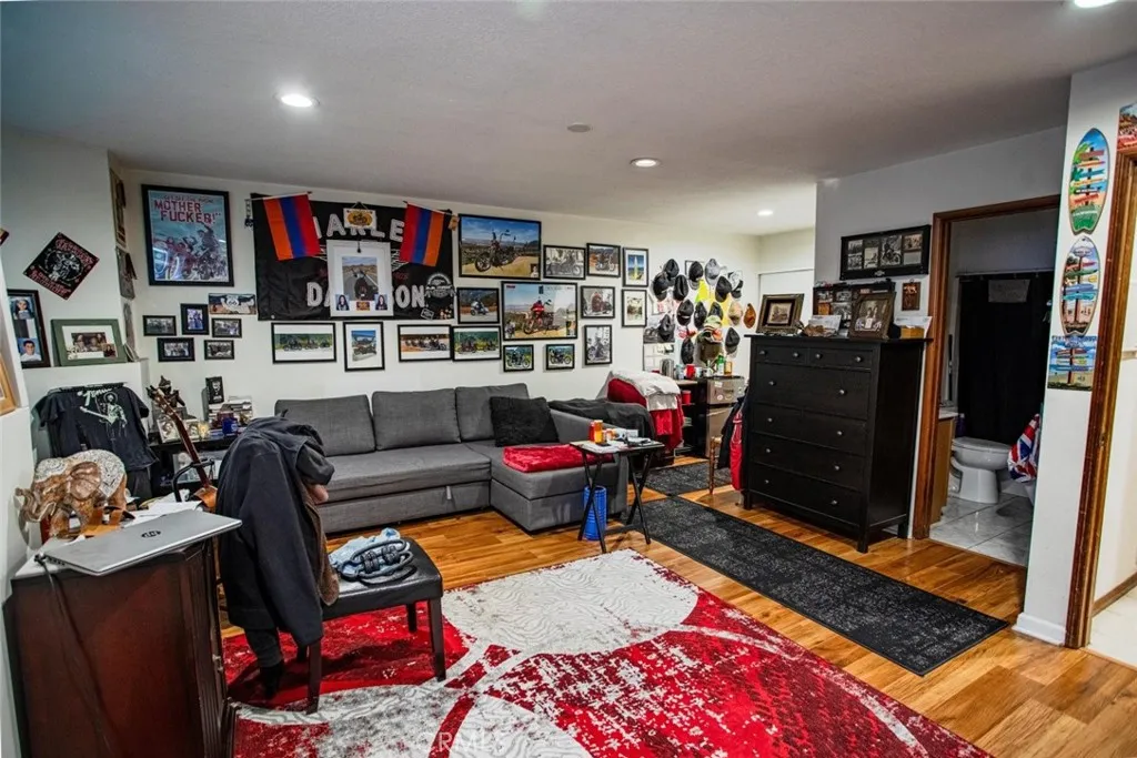 5327 Wilkinson Avenue 6, Valley Village, California 91607 home-pic-25