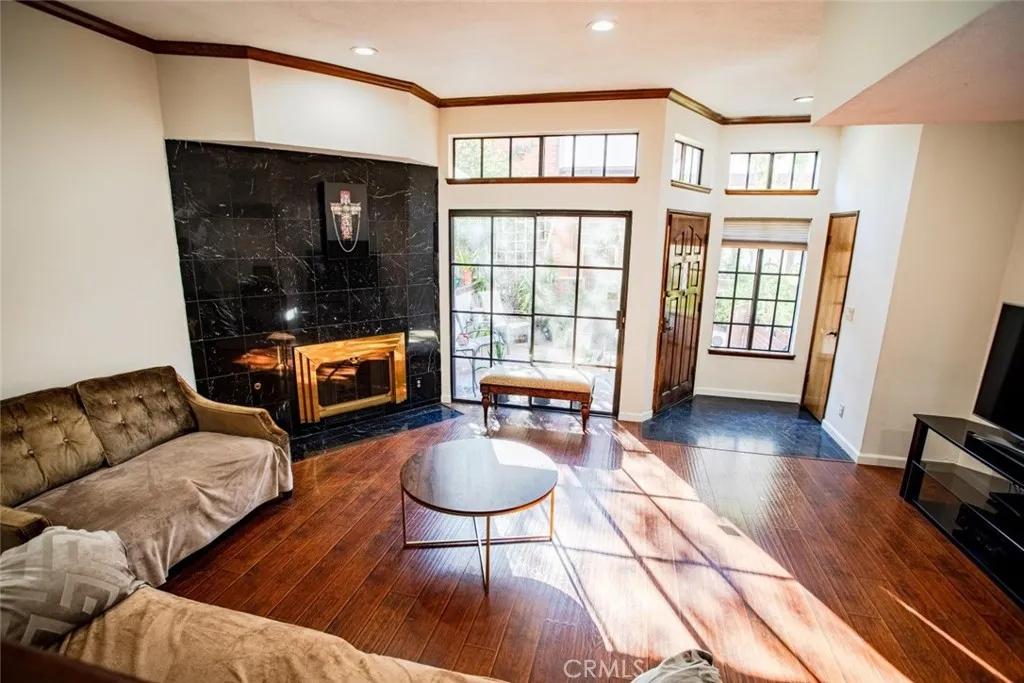 5327 Wilkinson Avenue 6, Valley Village, California 91607 home-pic-5