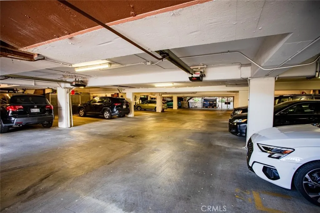 5327 Wilkinson Avenue 6, Valley Village, California 91607 home-pic-30