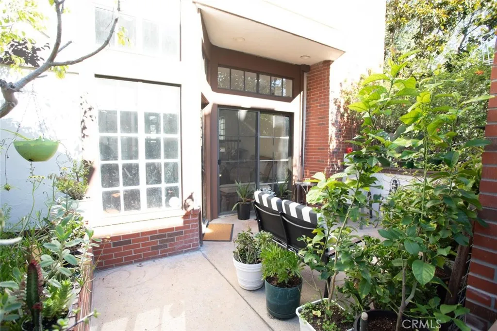5327 Wilkinson Avenue 6, Valley Village, California 91607 home-pic-36