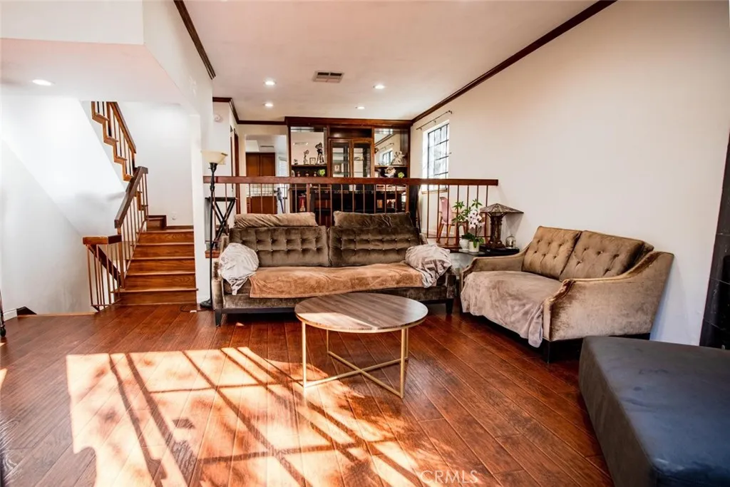 5327 Wilkinson Avenue 6, Valley Village, California 91607 home-pic-2