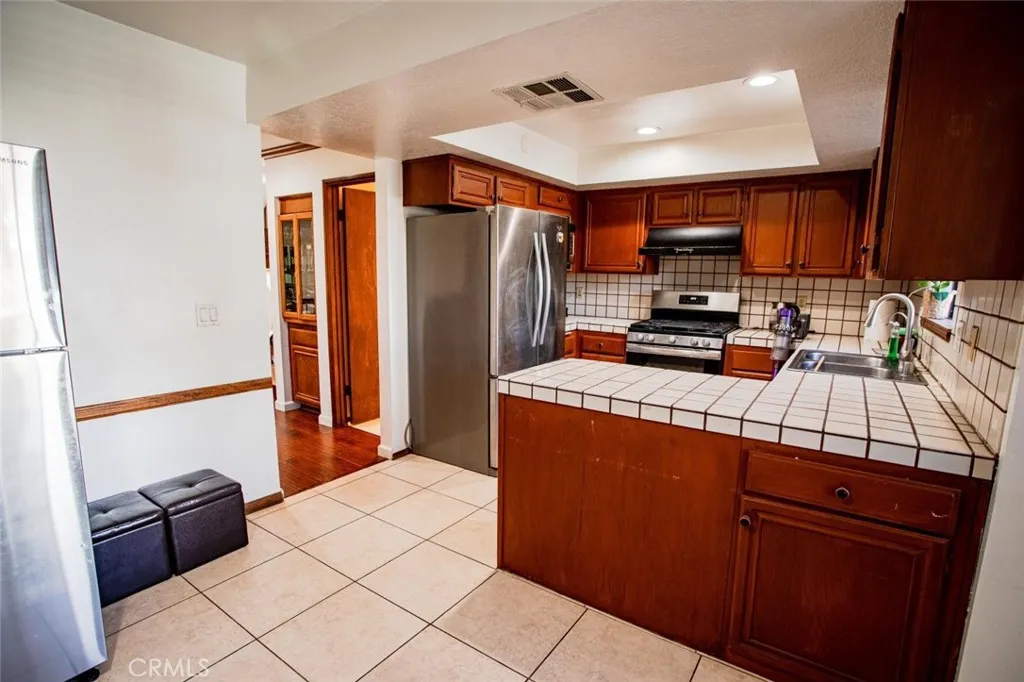 5327 Wilkinson Avenue 6, Valley Village, California 91607 home-pic-15
