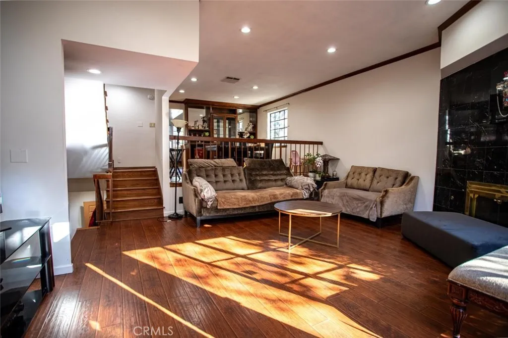 5327 Wilkinson Avenue 6, Valley Village, California 91607 home-pic-1