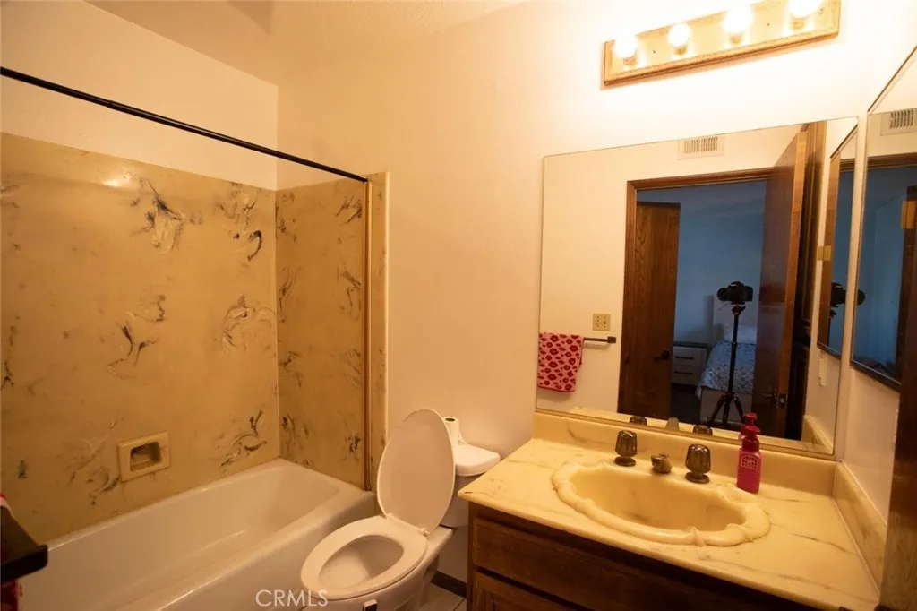 5327 Wilkinson Avenue 6, Valley Village, California 91607 home-pic-19