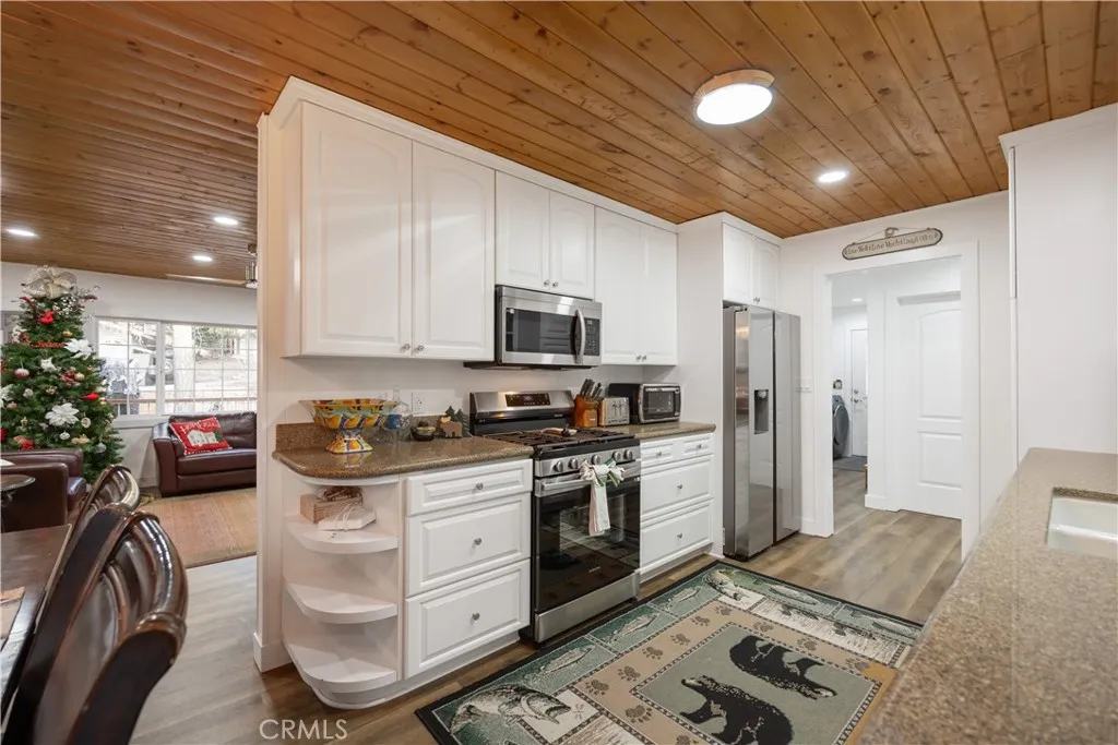 1308 Buffalo Court, Big Bear Lake, California 92315 home-pic-11