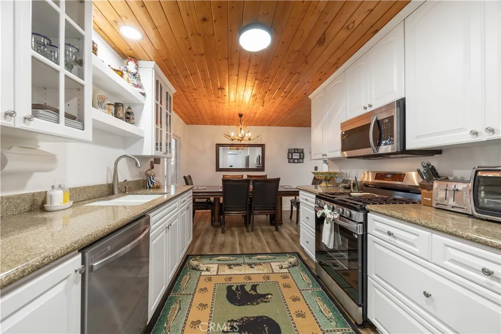 1308 Buffalo Court, Big Bear Lake, California 92315 home-pic-10