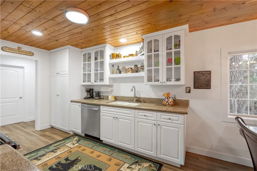 1308 Buffalo Court, Big Bear Lake, California 92315 home-pic-12
