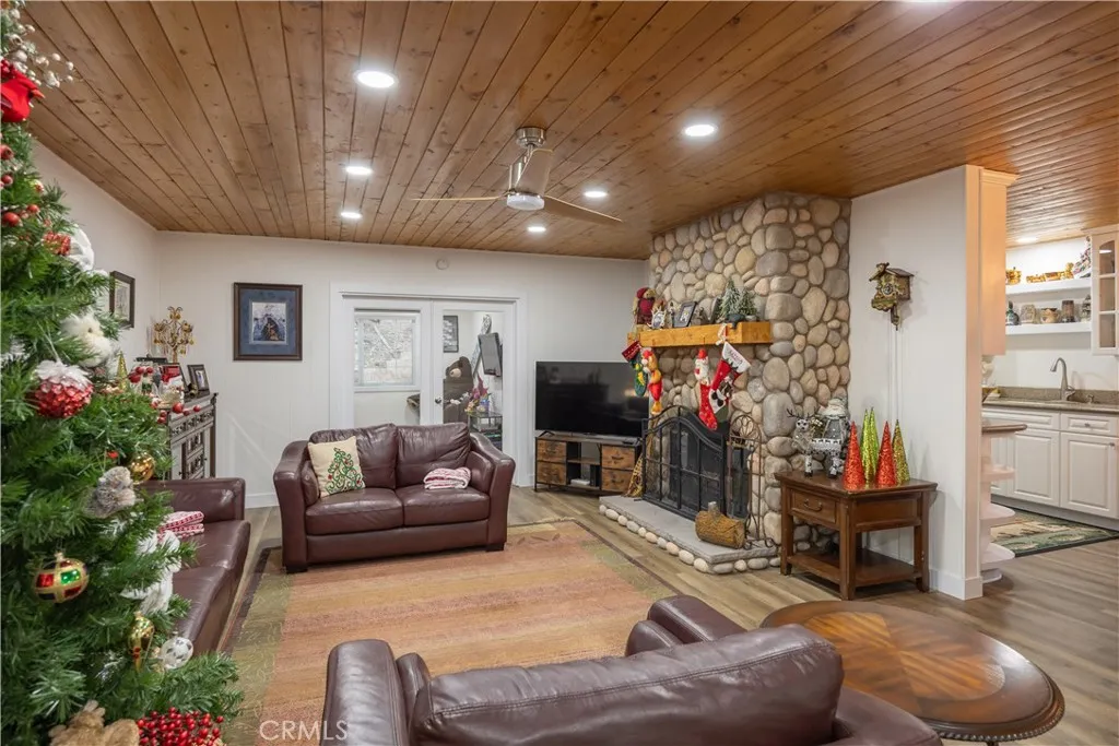 1308 Buffalo Court, Big Bear Lake, California 92315 home-pic-6