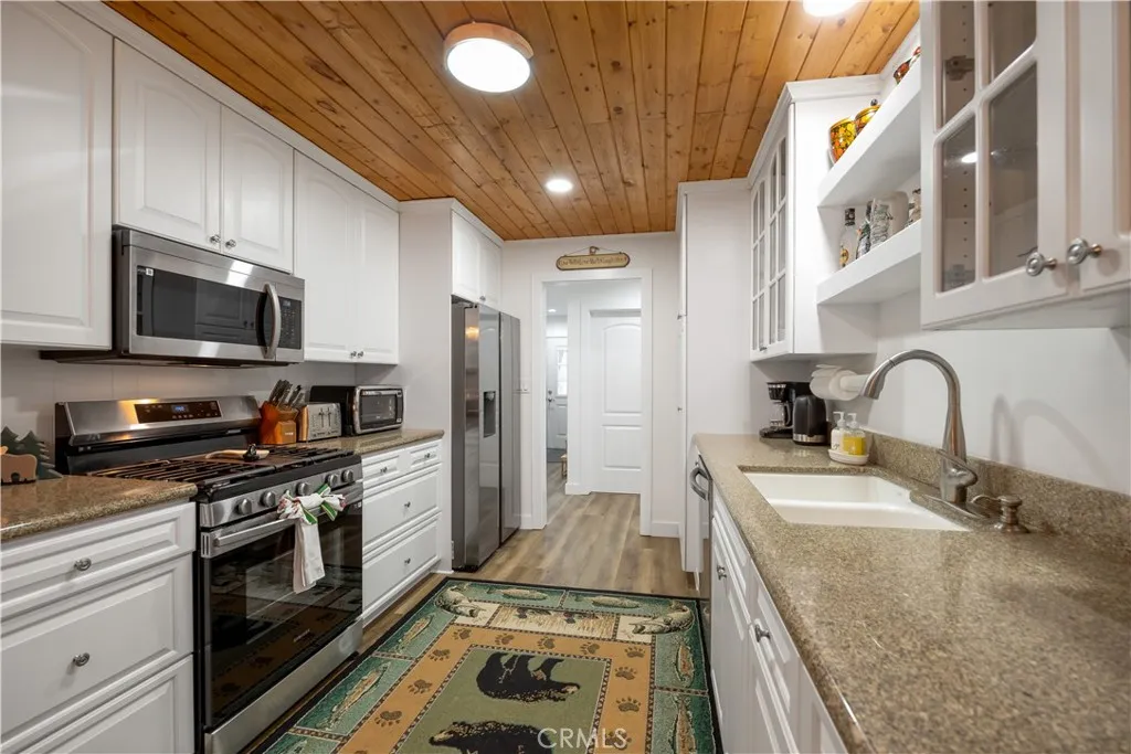 1308 Buffalo Court, Big Bear Lake, California 92315 home-pic-9