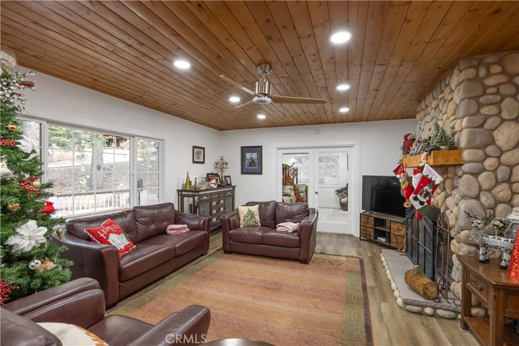 1308 Buffalo Court, Big Bear Lake, California 92315 home-pic-7