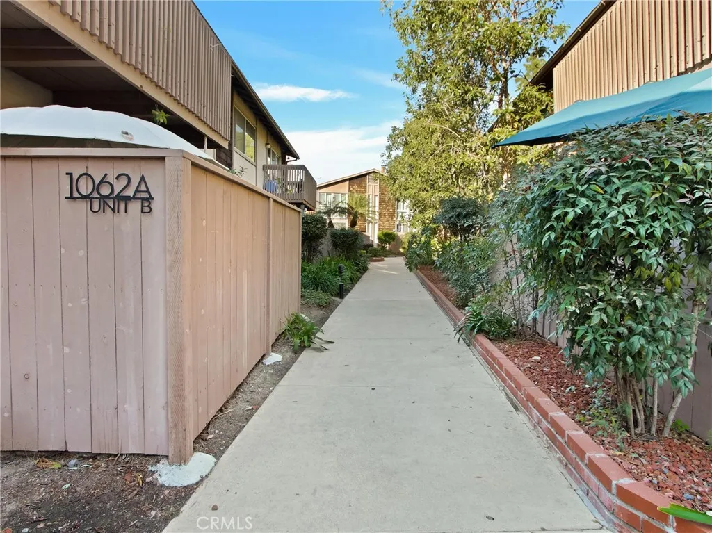 1062 B Cabrillo Park C, Santa Ana, California 92701 home-pic-2