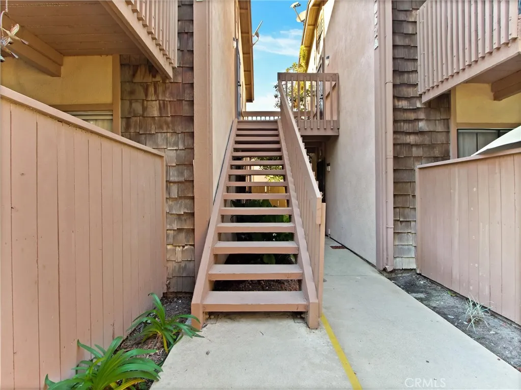 1062 B Cabrillo Park C, Santa Ana, California 92701 home-pic-4