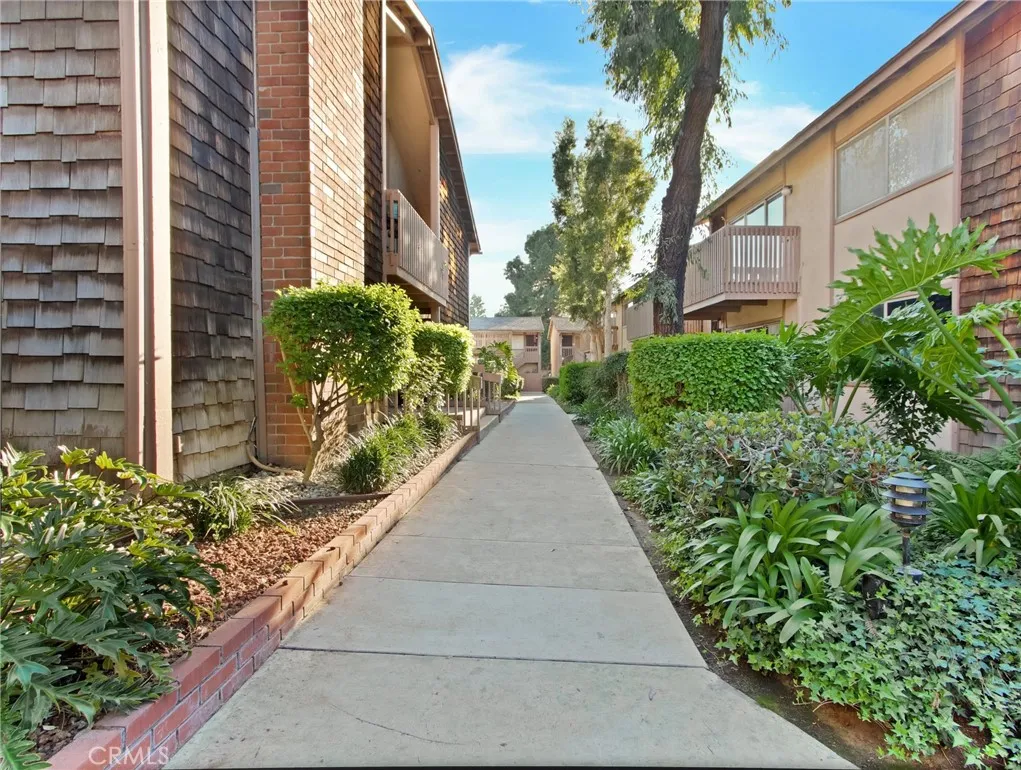 1062 B Cabrillo Park C, Santa Ana, California 92701 home-pic-3