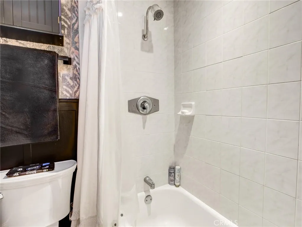 1062 B Cabrillo Park C, Santa Ana, California 92701 home-pic-6