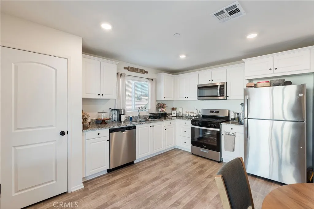 10150 Francis Court, Adelanto, California 92301 home-pic-10