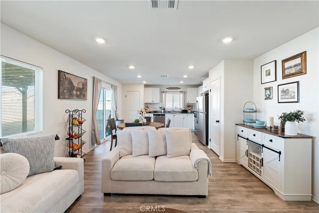 10150 Francis Court, Adelanto, California 92301 home-pic-7