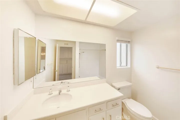 Upstairs Hallway Full Bath