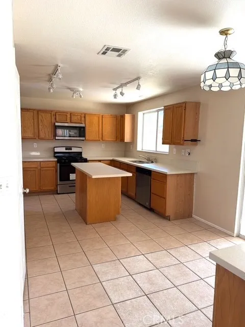 3030 Holline Court, Lancaster, California 93535 home-pic-5