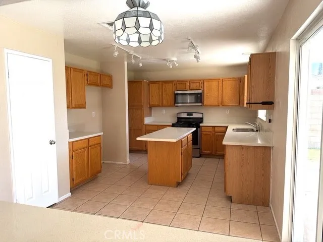 3030 Holline Court, Lancaster, California 93535 home-pic-4