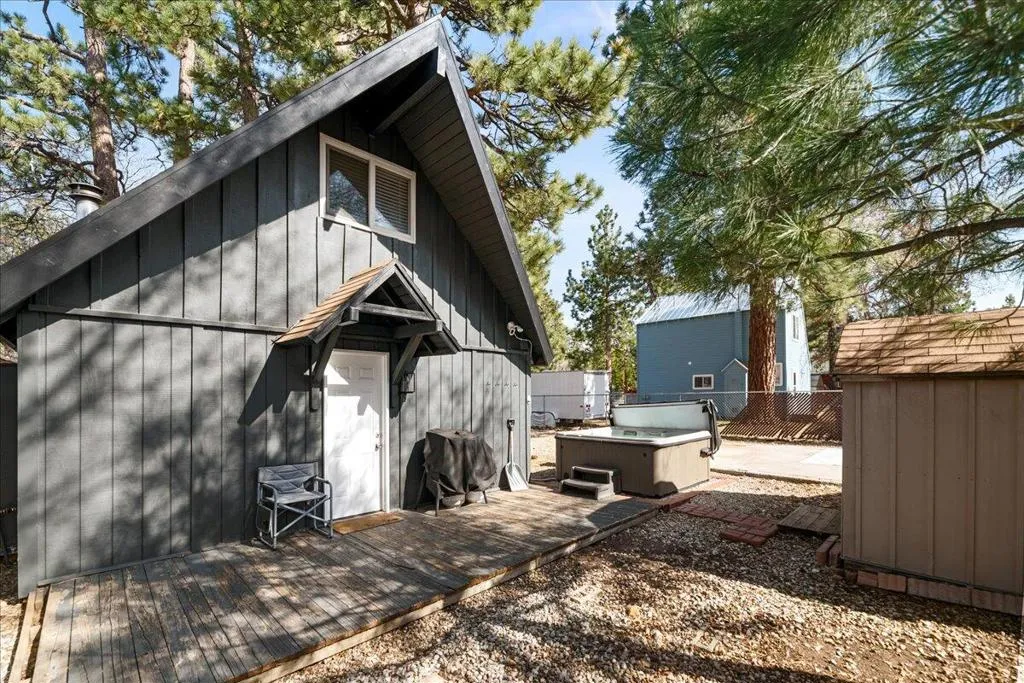 526 Kern, Sugarloaf, California 92386 home-pic-24