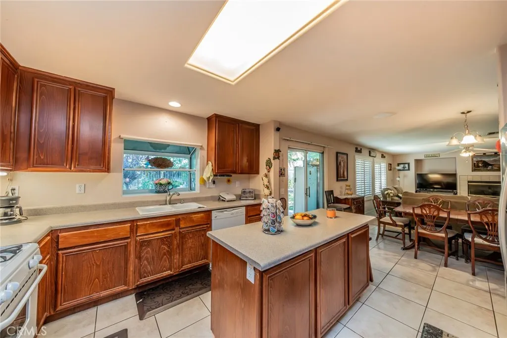 838 Classic Avenue, Beaumont, California 92223 home-pic-28
