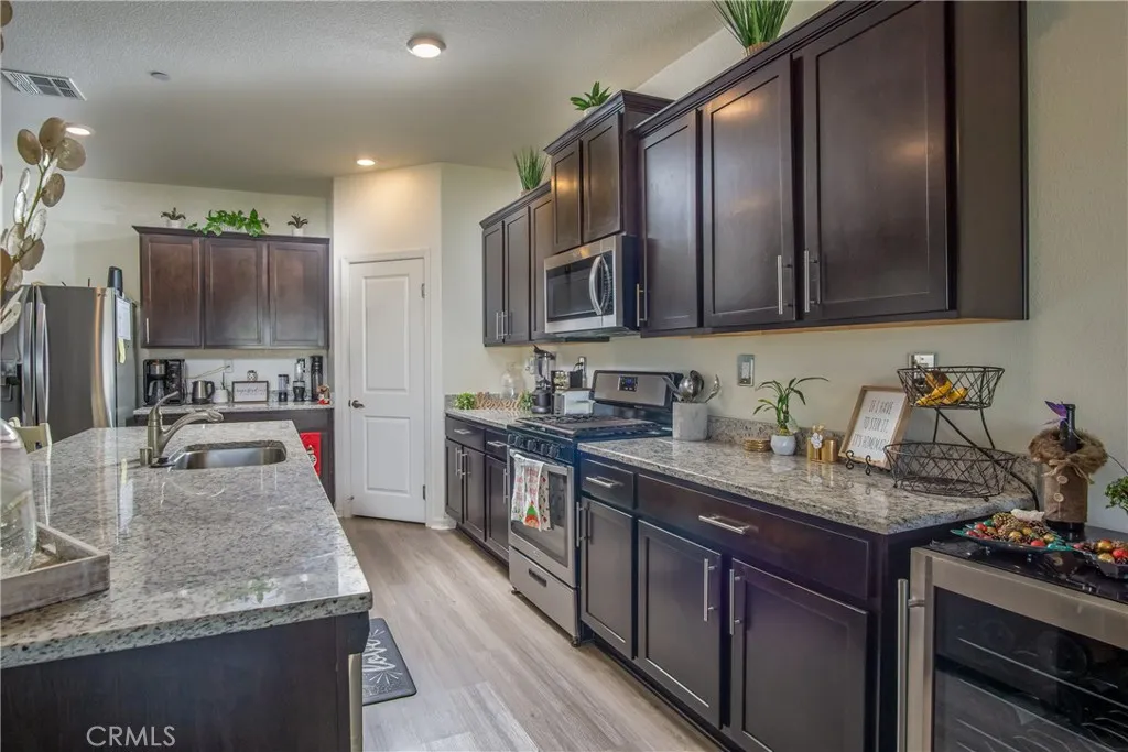 16846 Desert Star, Victorville, California 92394 home-pic-12
