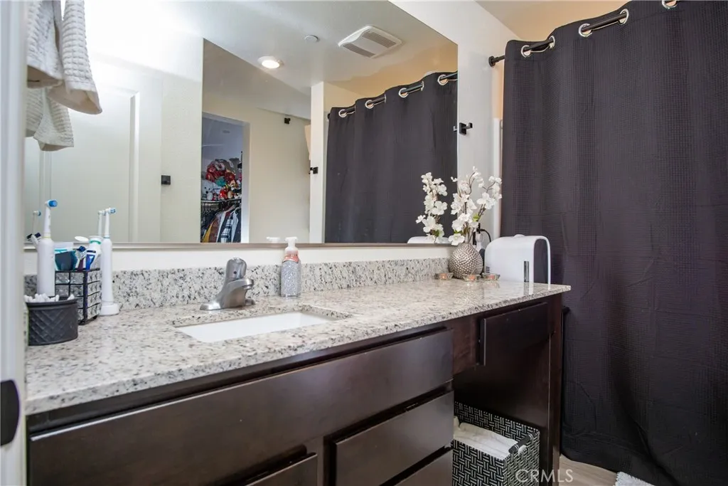 16846 Desert Star, Victorville, California 92394 home-pic-26