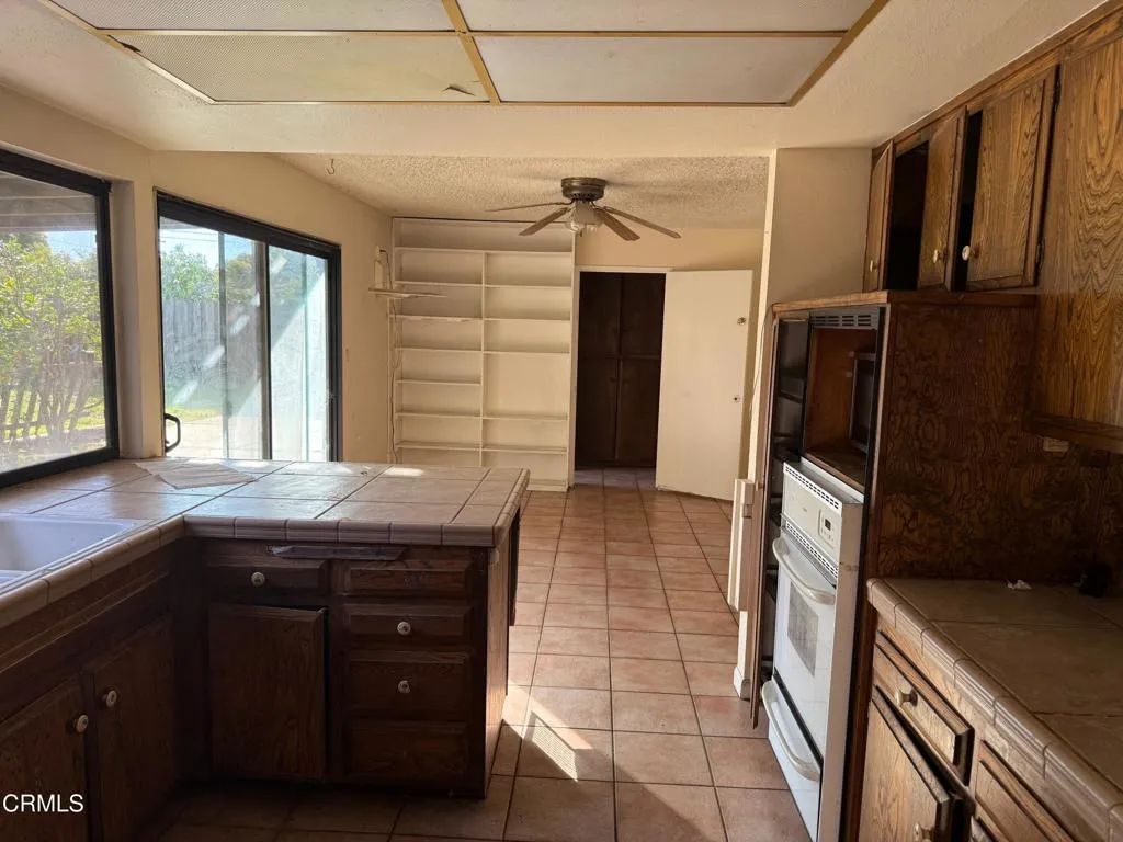1524 Lyndhurst Avenue, Camarillo, California 93010 home-pic-3