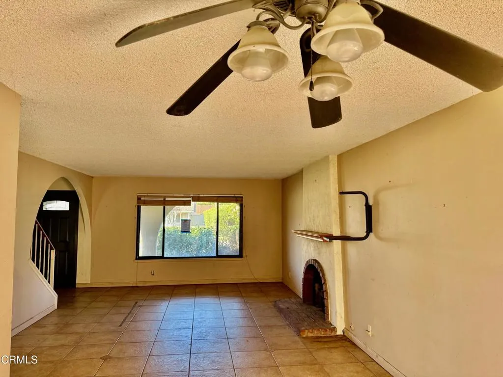 1524 Lyndhurst Avenue, Camarillo, California 93010 home-pic-4