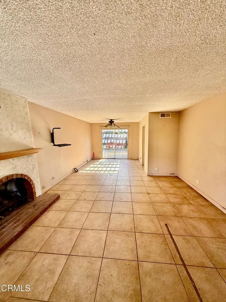 1524 Lyndhurst Avenue, Camarillo, California 93010 home-pic-5