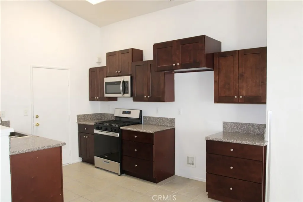 43515 Mahogany, Lancaster, California 93535 home-pic-6