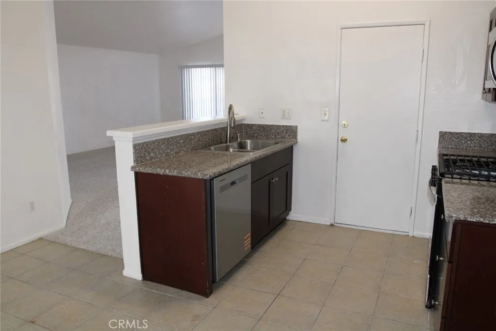 43515 Mahogany, Lancaster, California 93535 home-pic-7