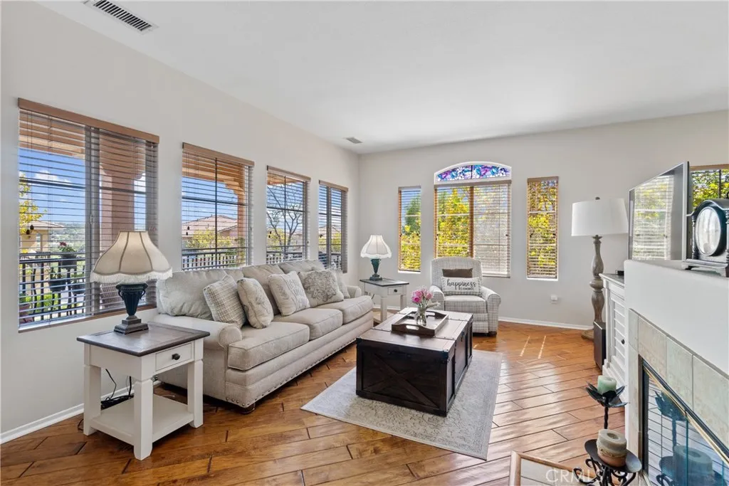 28003 Dickason, Valencia, California 91354 home-pic-7