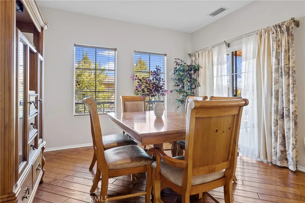 28003 Dickason, Valencia, California 91354 home-pic-15